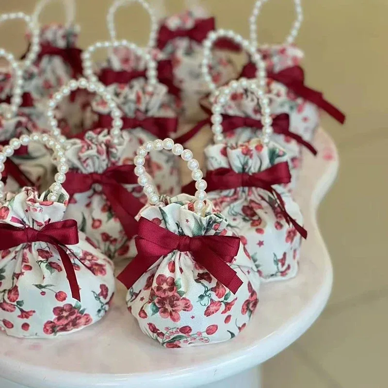 Sac à cordon en toile florale, petite pochette à bijoux avec nœud papillon avec poignée en chaîne de perles, sac d'emballage de bonbons de mariage