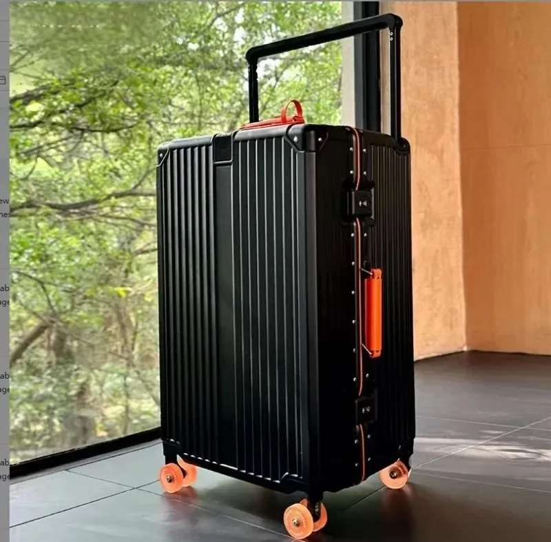 valise pc aluminium roues pivotantes silencieuses serrure tsa compartiments internes couleur noire ligne dorée grande capacité voyage