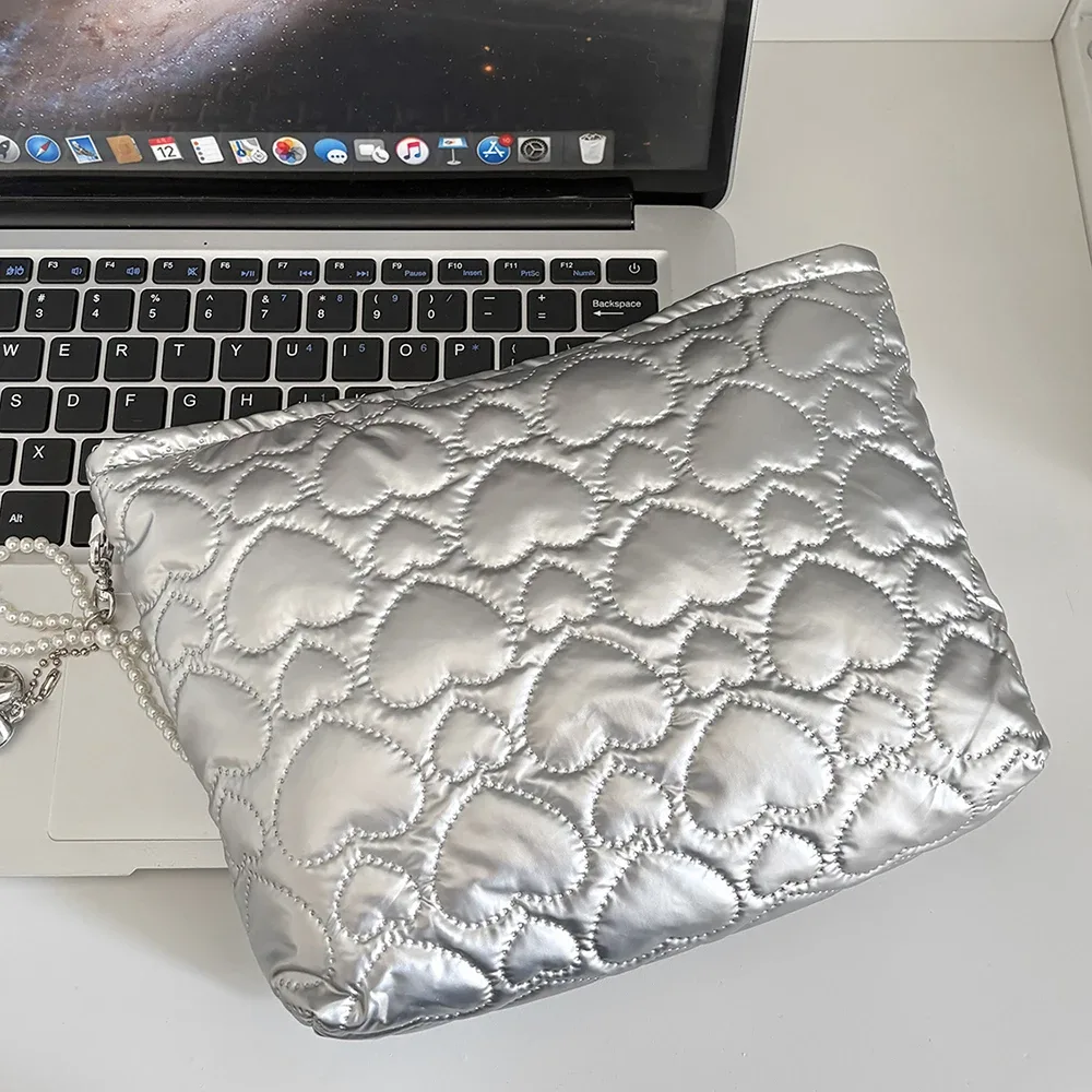 sac de maquillage étanche de grande capacité en forme de cœur pour femmes, sac à main de voyage, pochette de rangement de cosmétiques et de toilette, sac carré élégant à fermeture éclair