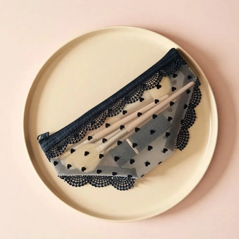 trousse de toilette transparente y2k en dentelle et résille en forme de cœur pour maquillage et cosmétiques – idéale pour les voyages