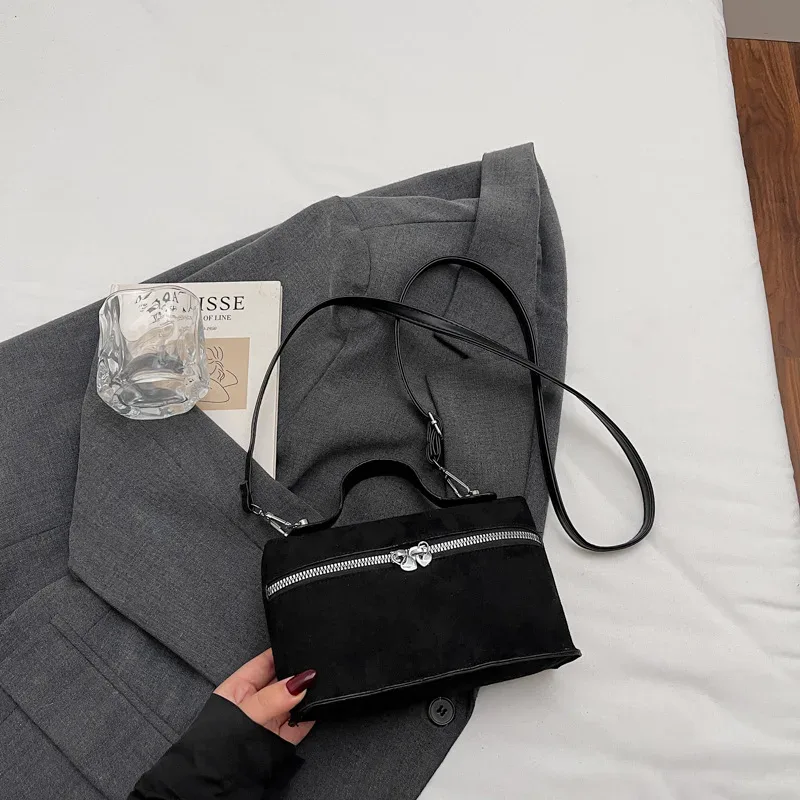 sacs à bandoulière en daim de qualité supérieure pour femmes, sacoches rétro vintage pour femmes, texture de mode et sacs à bandoulière polyvalents, hiver automne