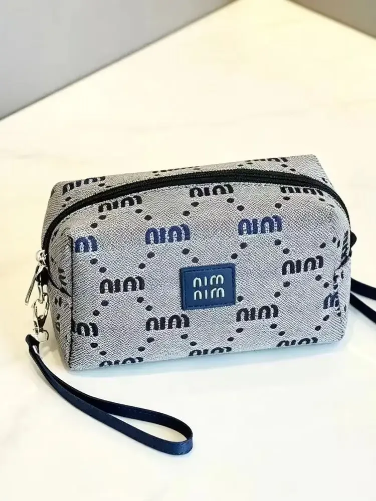 la trousse de toilette pero storecompact convient pour la salle de sport, la natation, le camping et les courtes vacances de week-end.