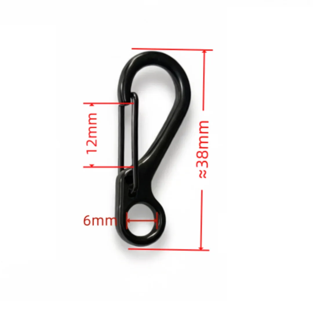 carabiner métal noir clip ressort sangles voyage camping escalade survie activités plein air randonnée utilisation rapide sécurisée conception robuste