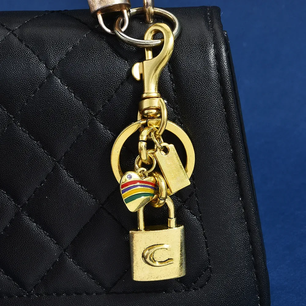 porte-clés cadenas lettre c cœur arc-en-ciel vert sauge doré, breloque de sac personnalisable, pendentif de luxe pour sac à main femme