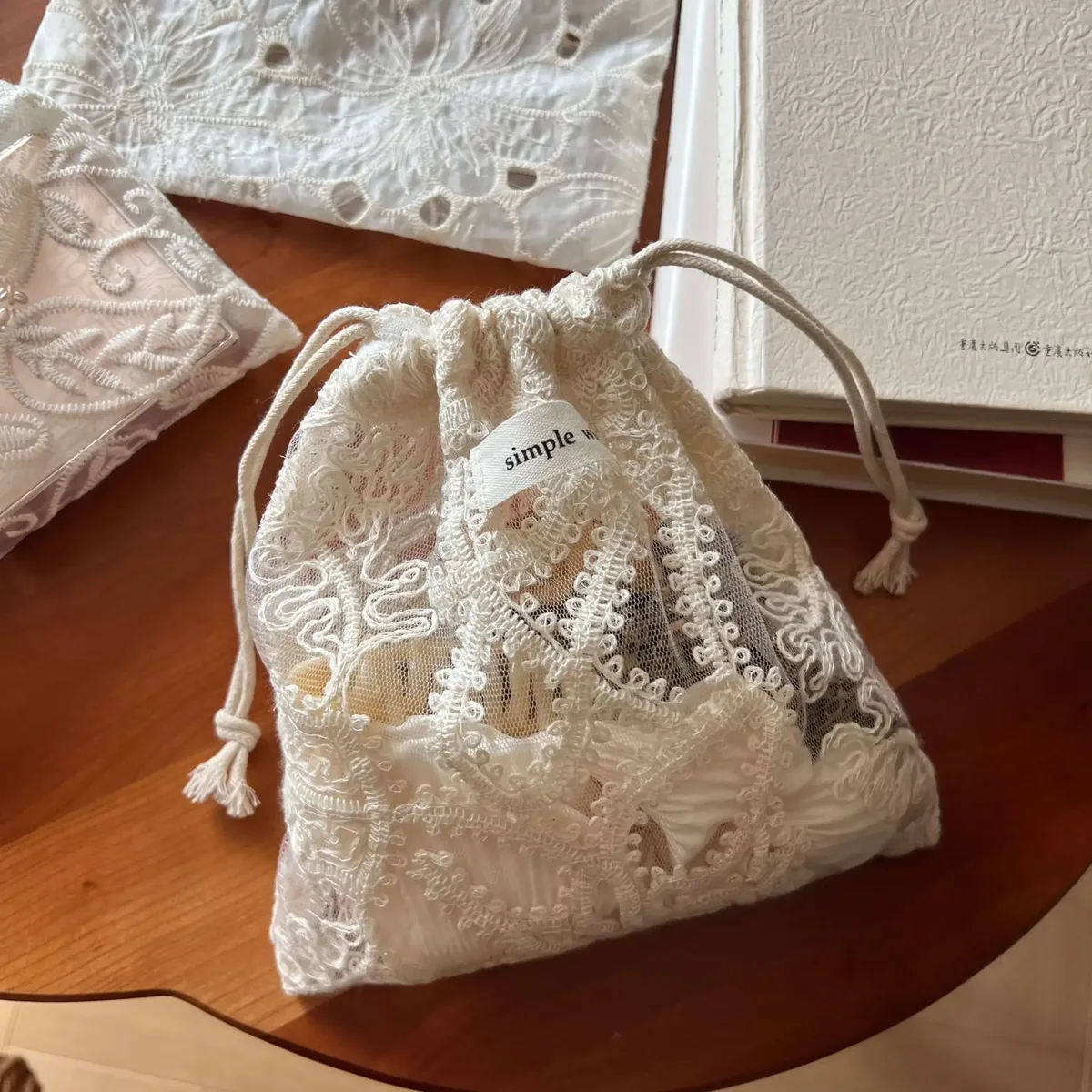 pochette de rangement rétro en dentelle abricot, brodée et ajourée, organisateur polyvalent pour accessoires de cheveux et rangement d'écouteurs
