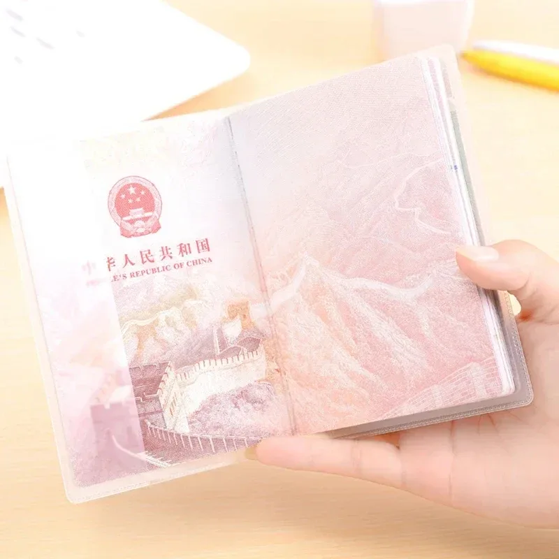 housse protection passeport transparente motif lignes plastique épais accessoires voyage blanc gris rouge kaki rose