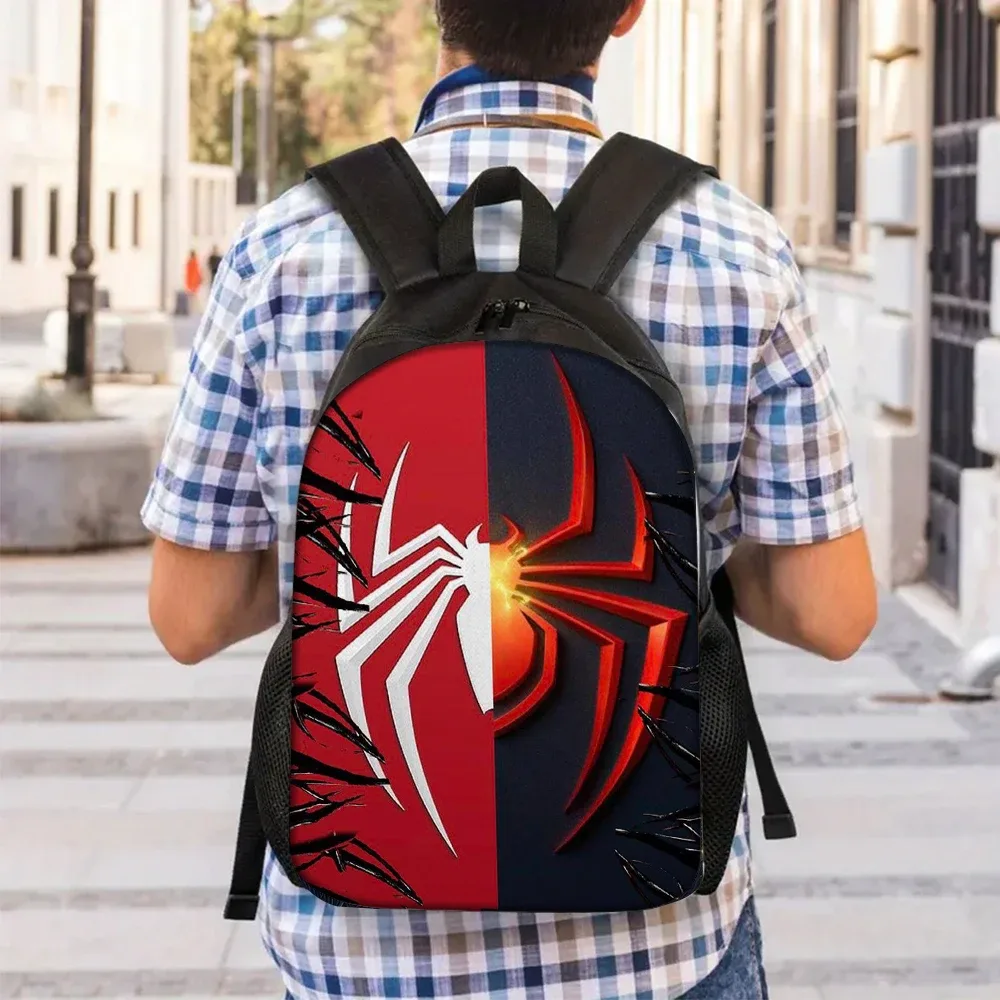 sac dos polyester arachnide noir rouge blanc forme rectangulaire usage voyage capacité inférieure vingt litres poignée souple