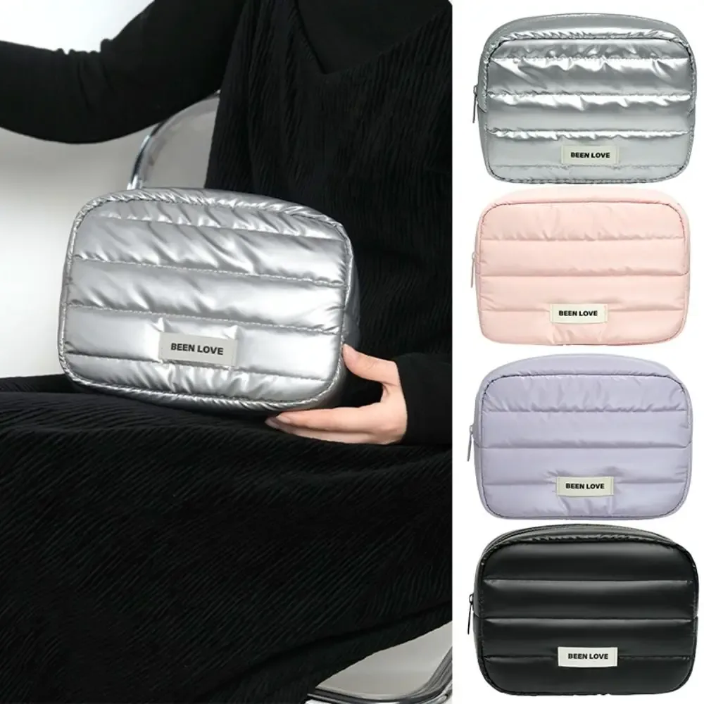 Trousse de Maquillage Matelassée Grande Capacité Couleur Unie, Sac de Voyage Doux et Moelleux avec Fermeture Éclair pour Soins de la Peau