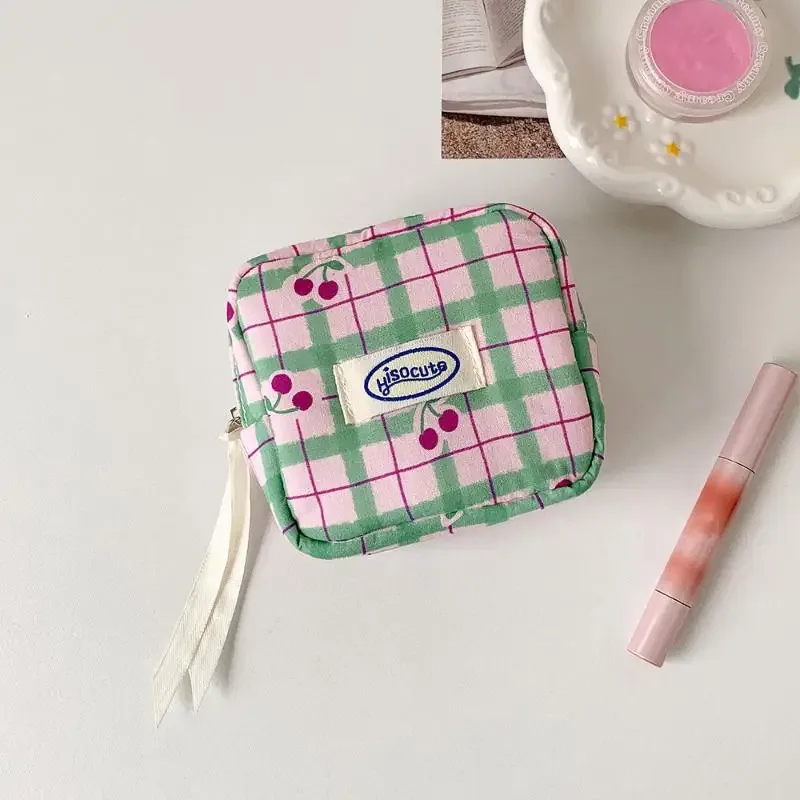 grande trousse de toilette coréenne à carreaux, sac à serviettes hygiéniques à petites cerises de grande valeur, mini sac de rangement portable, sac pour casque bluetooth