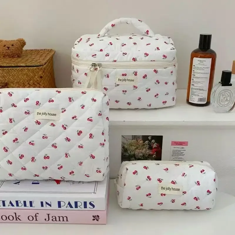 pochette de maquillage cherry pour femmes, sacs cosmétiques tendance, pochette de voyage portable et mignonne, sac à main en coton matelassé avec fermeture éclair