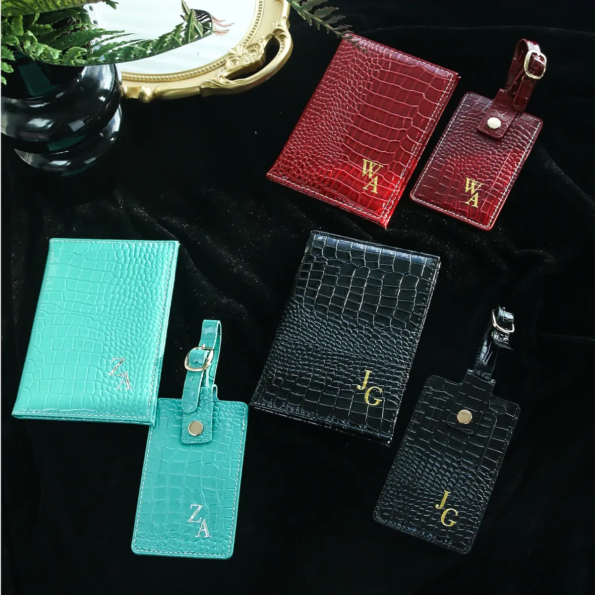 porte-passeport initial personnalisé et ensemble d'étiquettes de bagage, monogramme personnalisé en or et argent, cuir de crocodile en relief, cadeau de voyage