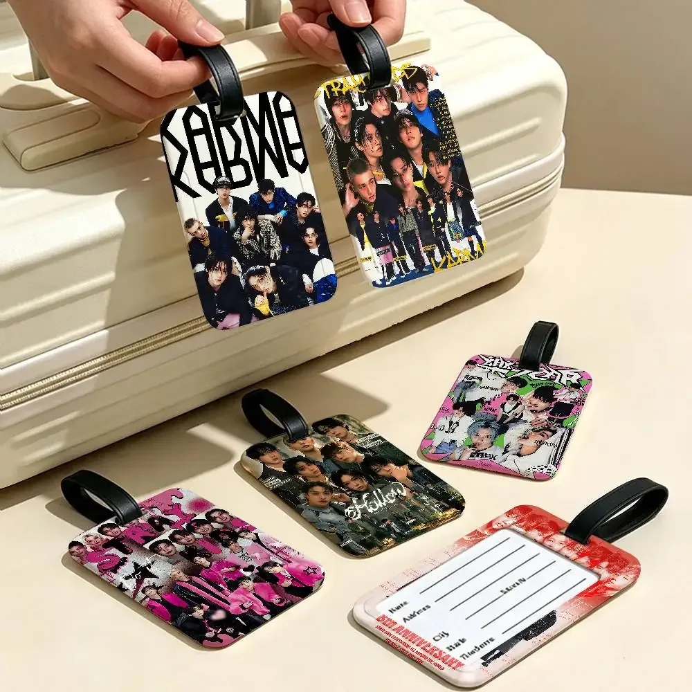 étiquette de bagage en pvc populaire kpop s-stray k-kids avec carte d'information, étiquette anti-perte pour valise, sac à dos, accessoire de voyage