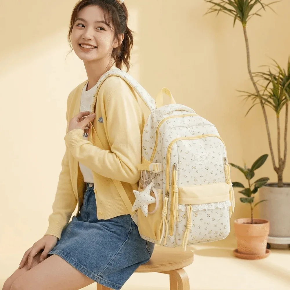 sac à dos à imprimé floral avec décor en dentelle, ultra léger, avec pendentif étoile, esthétique fraîche, grande capacité, idéal pour les trajets quotidiens.
