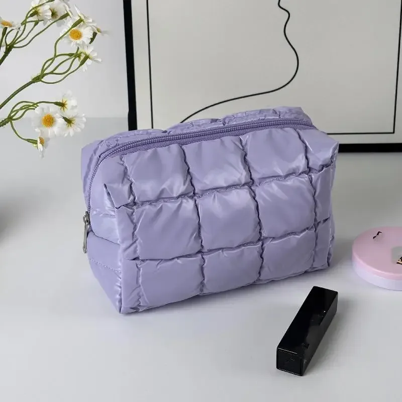 pochette cosmétique matelassée avec un grand espace pour les voyages
