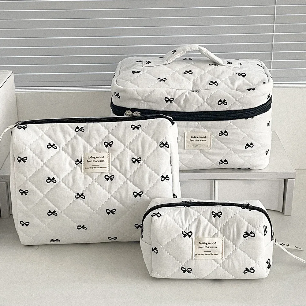 sac à cosmétiques matelassé rose fraise pour femme, 1 pièce, organiseur de voyage portable, pochette de rangement pour maquillage et articles de toilette, sac à main zippé pour femme