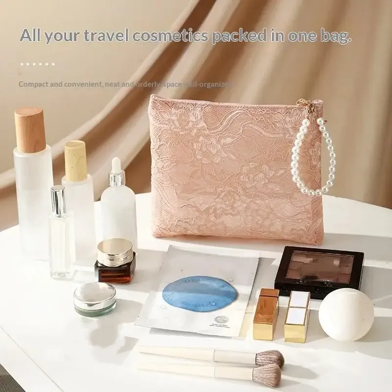 pochette de maquillage en dentelle avec bracelet de poignet en perles, design semi-transparent, pochette cosmétique pour le rangement quotidien et les voyages.