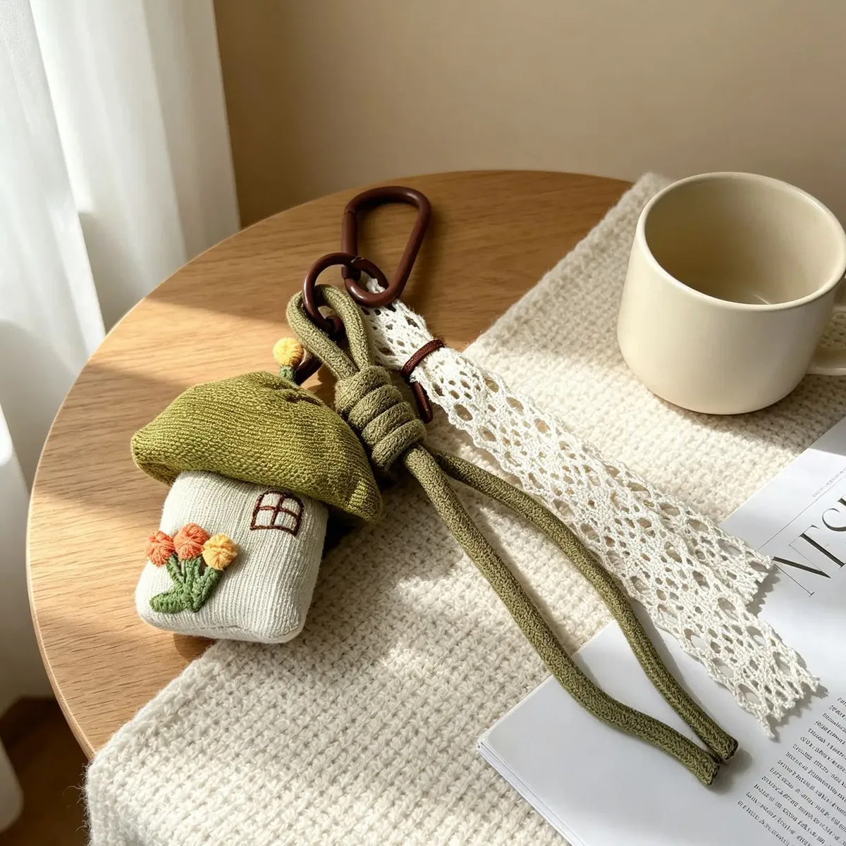 mignon porte-clés floral en tissu rembourré avec sangles en corde pour sacs à main, sacs fourre-tout, sacs à dos et décoration de sacs de tous les jours.