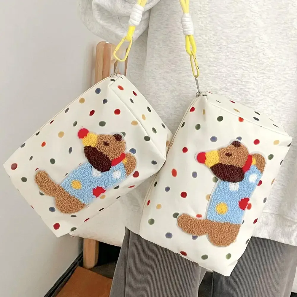 trousse polyester blanche chien tricoté pois colorés sangle poignet organisation maquillage toilette voyage femmes