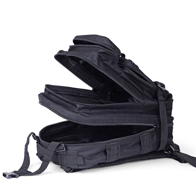 sac dos nylon camouflage noir bandes grises poche ouvrée décoration verrouillage trapézoïdale voyage sport camping randonnée