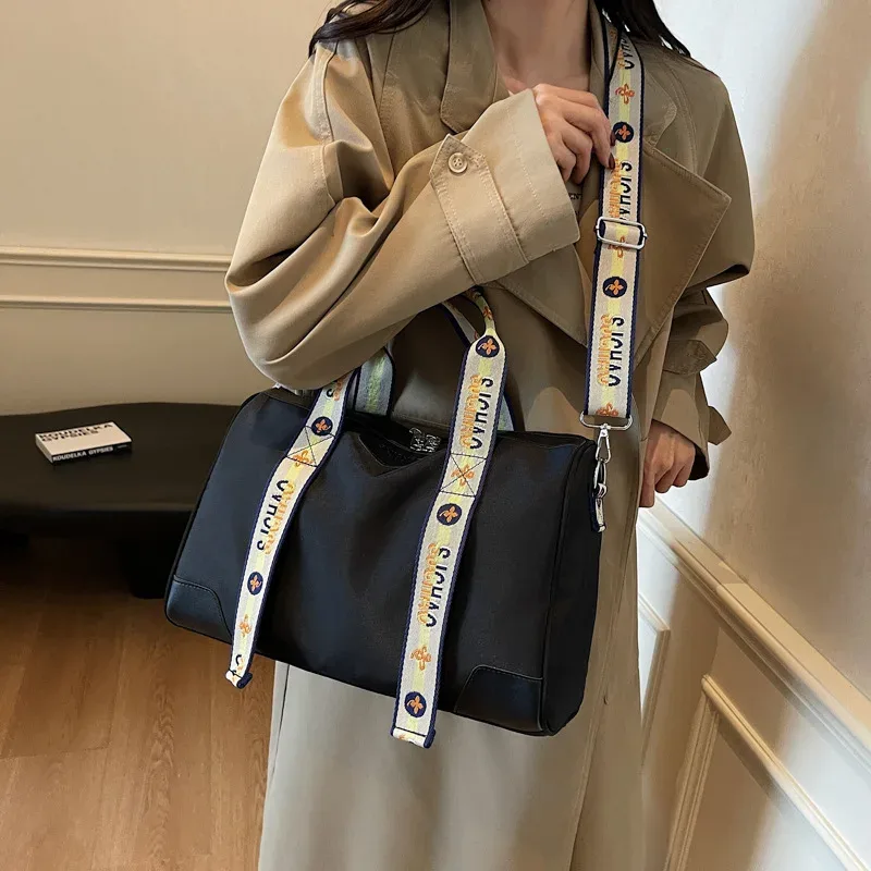 sac voyage nylon blanc violet gris bandoulière poignée supérieure motifs lettres s u voyage business capacité 20 35l