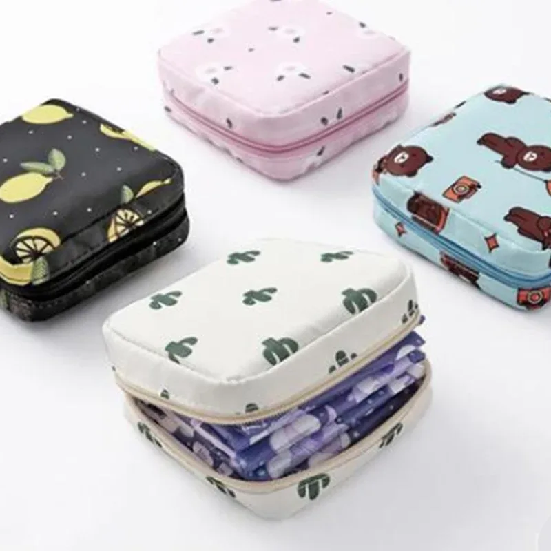 trousse toilette nylon imprimés animaux bleu rose noir blanc pastel voyage maquillage cosmétiques organiseur écouteurs monnaie