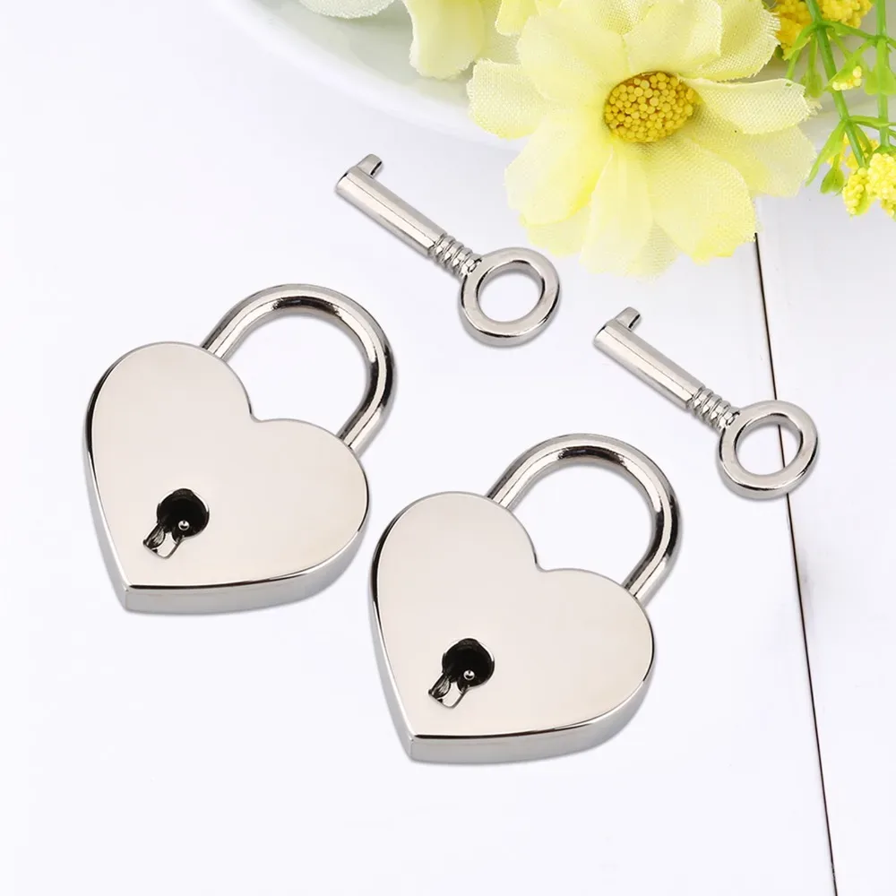 cadenas forme coeur métal argent squelette clé usage voyage sécurité robuste durabilité collectionnement présentation familiale amicale