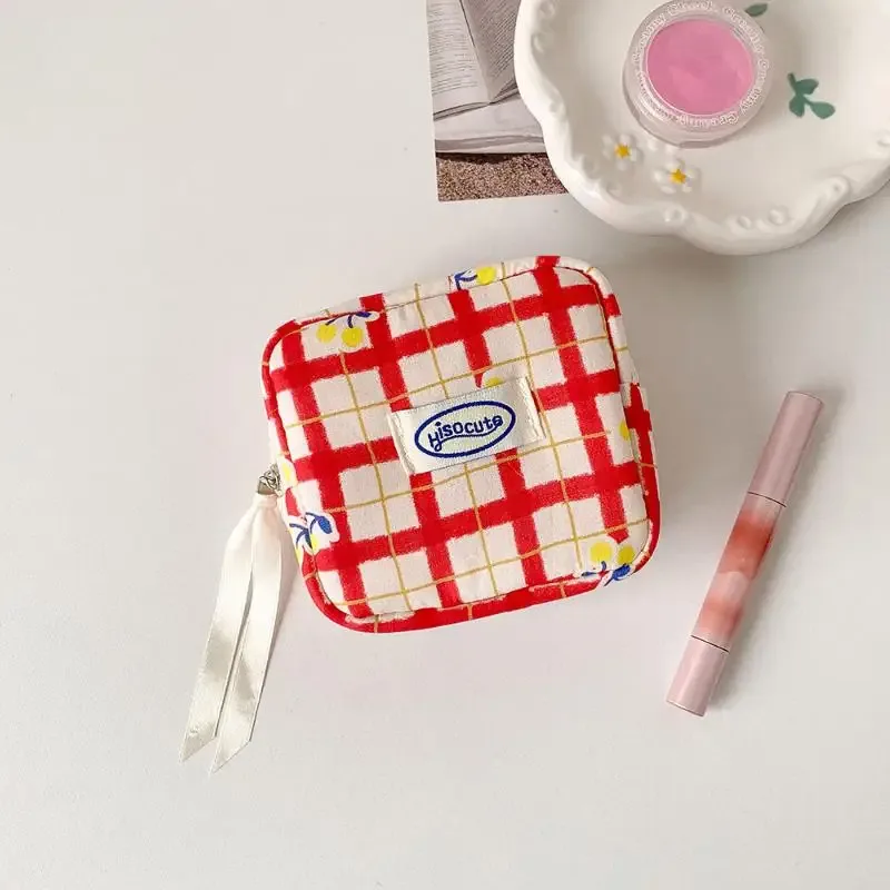 grande trousse de toilette coréenne à carreaux, sac à serviettes hygiéniques à petites cerises de grande valeur, mini sac de rangement portable, sac pour casque bluetooth