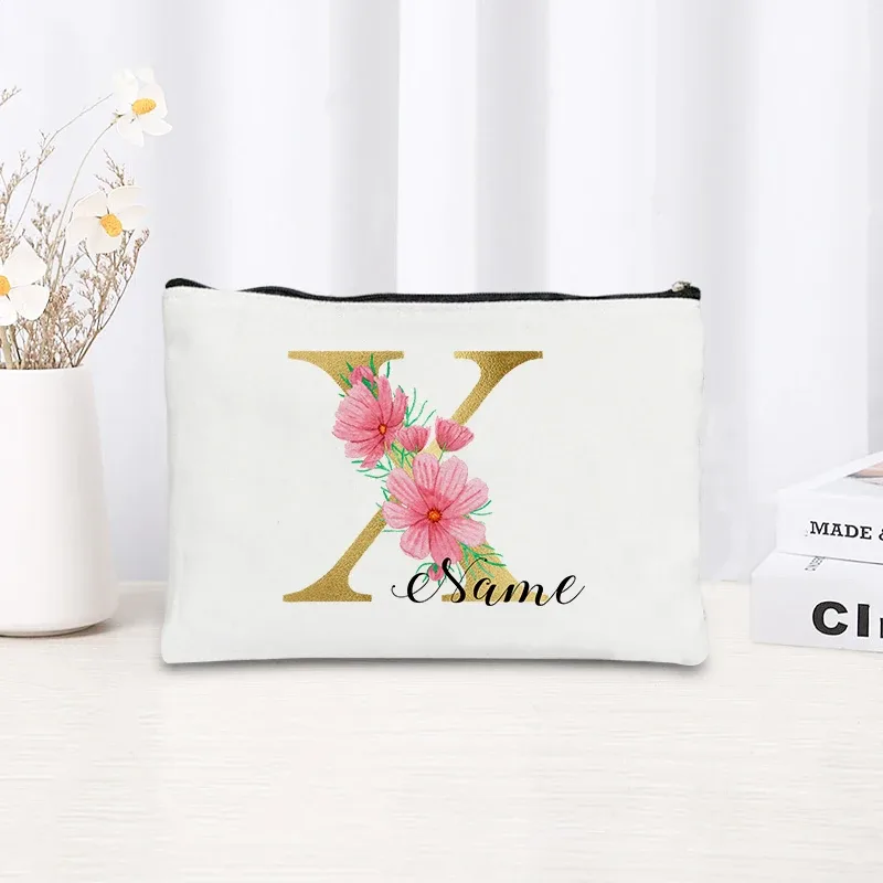 grande pochette zippée à motif floral rose et initiales dorées, organisateur d'essentiels de voyage en toile, trousse de maquillage pour enterrement de vie de jeune fille avec sac personnalisé avec nom.