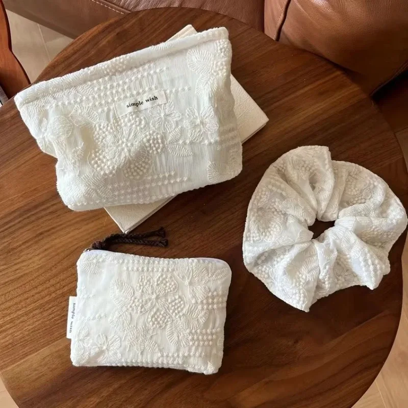 Trousse de maquillage en dentelle française, pochette à cosmétiques blanche à fermeture éclair avec rangement pour écouteurs de rouge à lèvres, organisateur élégant cadeau ses 2 tailles