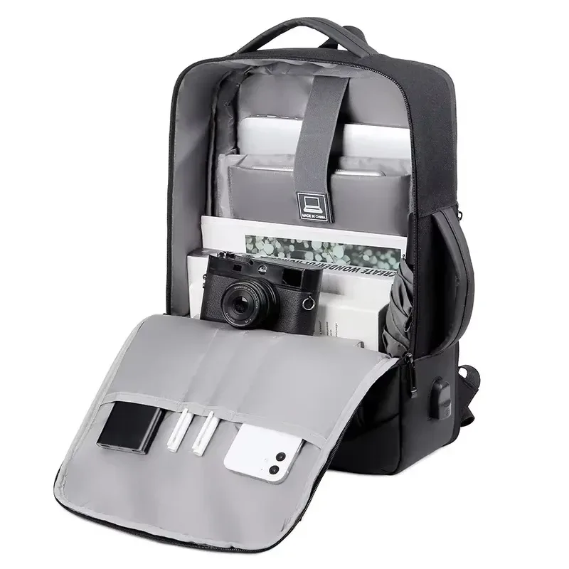sac dos noir polyester imperméable 20 35 litres bandes grises poignées ajustables poches latérales ceinture air informatique