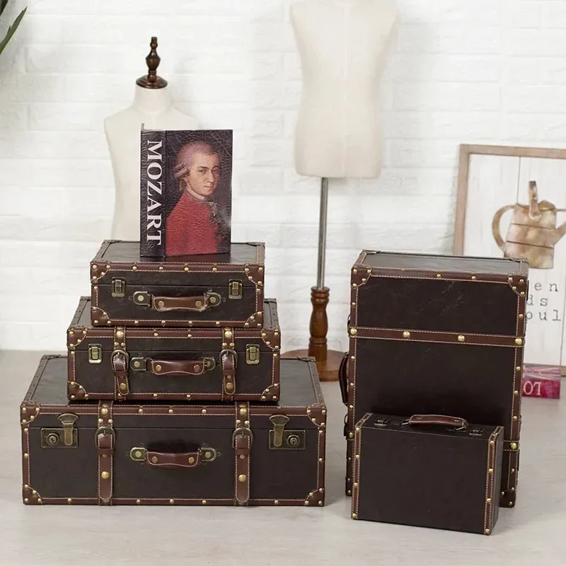 valise cuir pu vert foncé rivets dorés poignées cuir marron intérieur noir voyage décoration