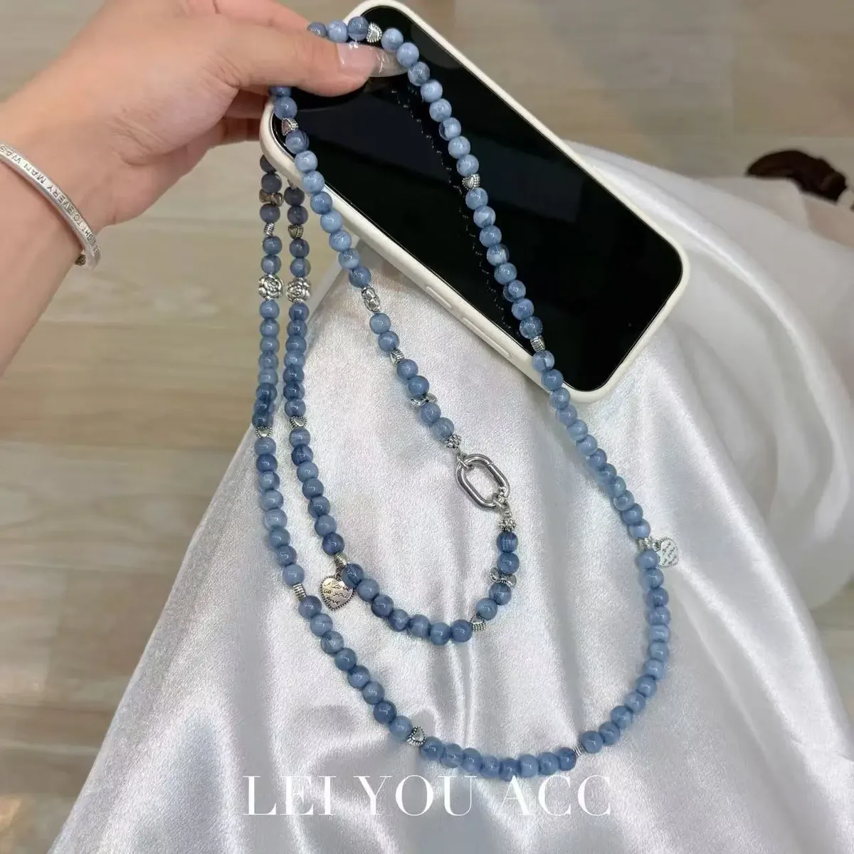 chaîne téléphone plastique fleur rouge fleurs perles dorées tressée bleu marron style ethnique pendentif bandoulière kawaii