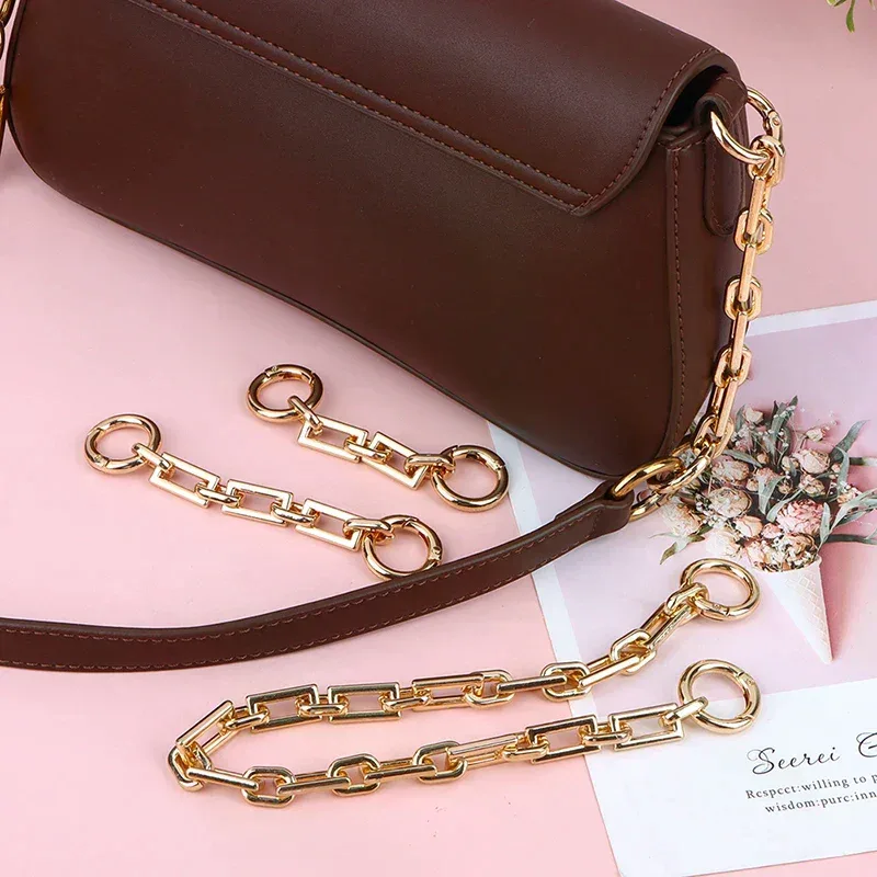 chaîne extension sacoche métal doré brillant luxe accessoire mode bijou voyage finition polissage electrolyse multicouche robuste sécurité détachable adaptabilité collier décoration