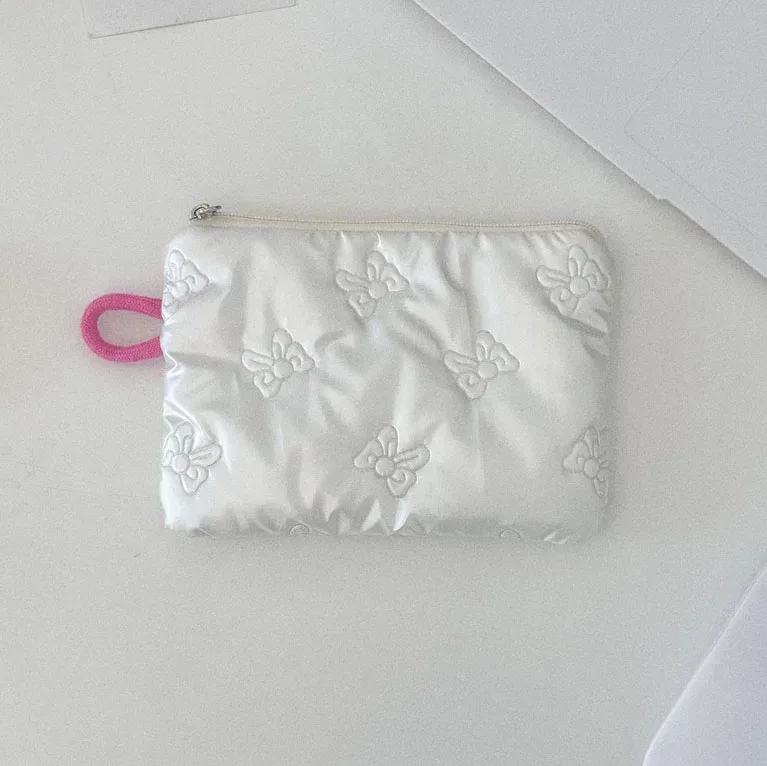 trousse toilette cosmétique matière unité centrale motif solide couleur argent format rectangulaire oreiller poche glissière usage voyage femmes