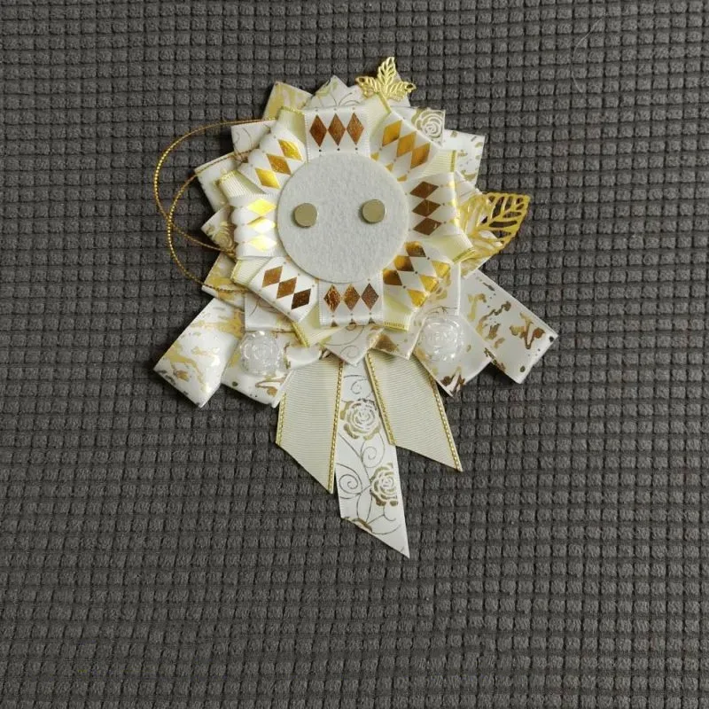 accessoires de luxe pour sacs ita. badge artisanal, décoration en ruban et rosette. sac à dos lolita avec porte-gadget en soie