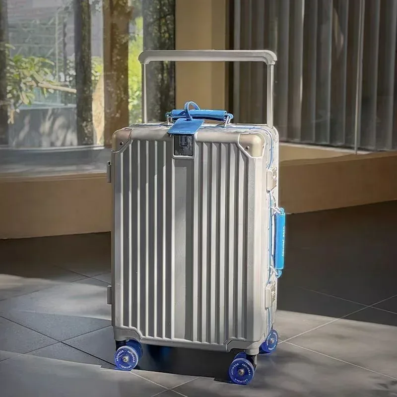 valise pc aluminium roues pivotantes silencieuses serrure tsa compartiments internes couleur noire ligne dorée grande capacité voyage