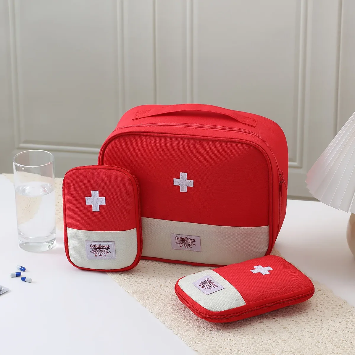 trousse médicale rouge croix blanche trousse premiere aide oxford université durable pratique voyage camping randonnée survie domestique