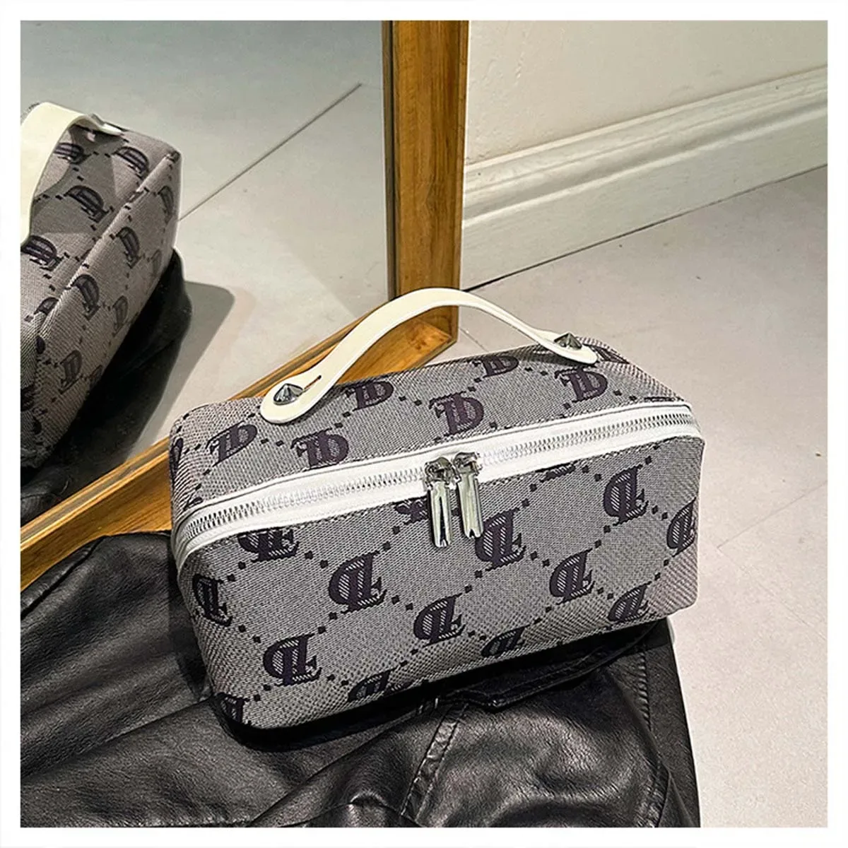 nouveau sac à cosmétiques à la mode, sac de rangement portable et polyvalent de voyage, sac de toilette imprimé rétro haut de gamme de grande capacité