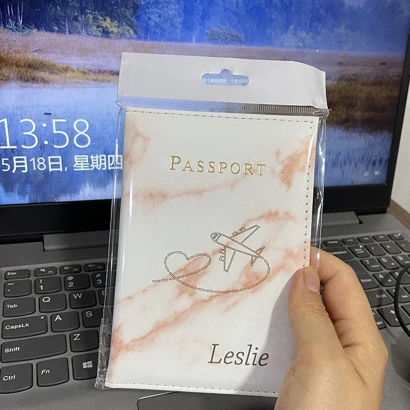 noms de gravure laser sur porte-passeport, couverture patten en marbre pour passeports, portefeuille de voyage, étui pour passeport avec noms personnels