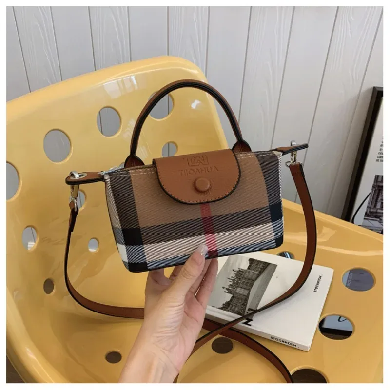 1 sac à bandoulière mini en pu avec rabat et bouton, avec sangle réglable, sac à main bandoulière