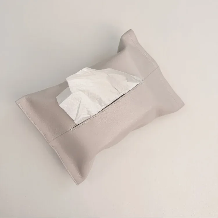 trousse toilette cuir vachette pleine fleur marron fixation ceinture sécurité voiture rangement mouchoirs coulissant