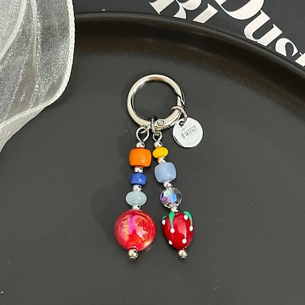 porte-clefs perlé motif champignon fraise chaînette métallique couleur tendances accessoires mode femmes décoration sac lunettes multifonctionnels sorties occasions