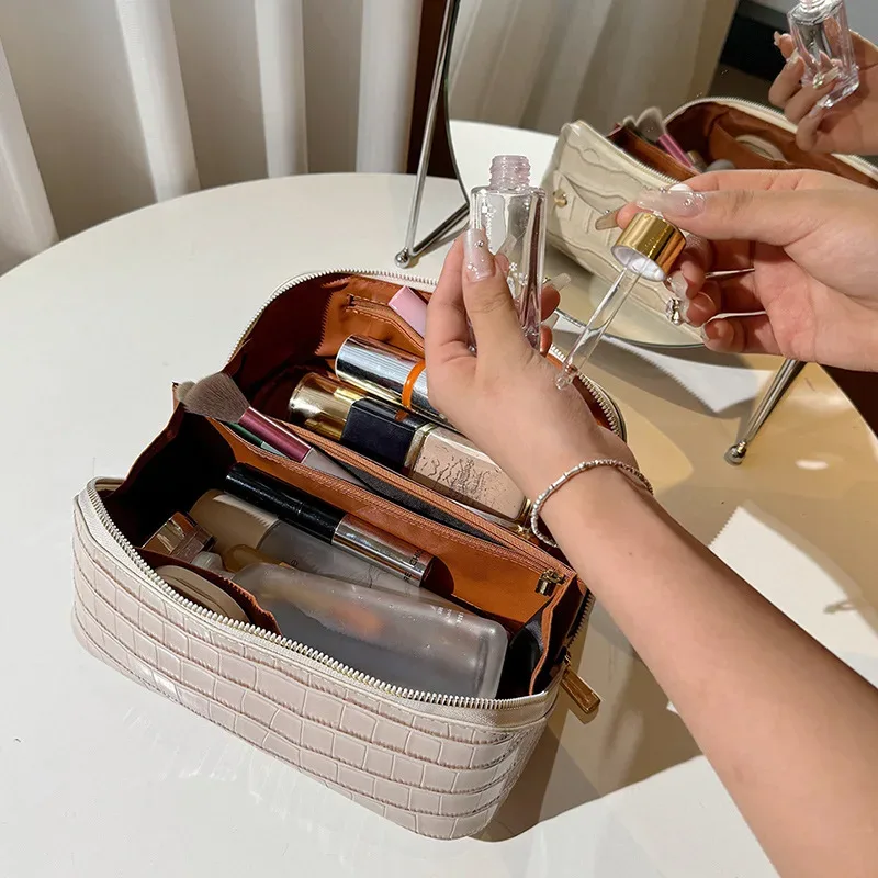 trousse de maquillage grande capacité à motif crocodile, sac de rangement portable de haute qualité, pochette cosmétique durable et tendance pour les voyages quotidiens