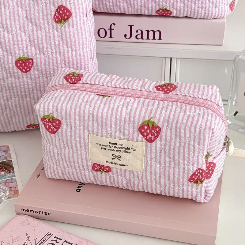 sac à cosmétiques matelassé rose fraise pour femmes, organisateur de voyage portable, pochette de rangement de maquillage de toilette, sac à main pour dames, sac à fermeture éclair