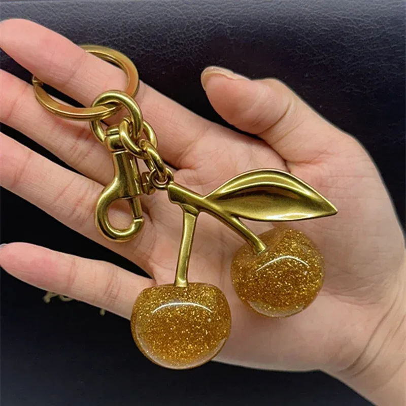 breloques de sac pour sacs fourre-tout d'entraîneur, pendentif cerise en or scintillant, porte-clés pour femmes, accessoire de noël festif