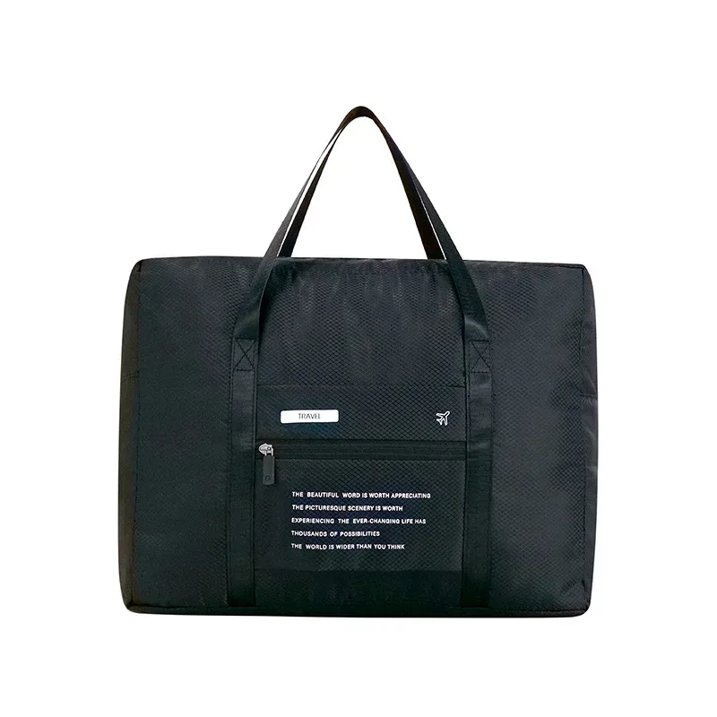 un sac à main pliable qui peut être fixé à la poignée d'un bagage, avec une grande capacité pour contenir les essentiels de voyage ; il peut également être plié en un sac de rangement compact en quelques étapes simples