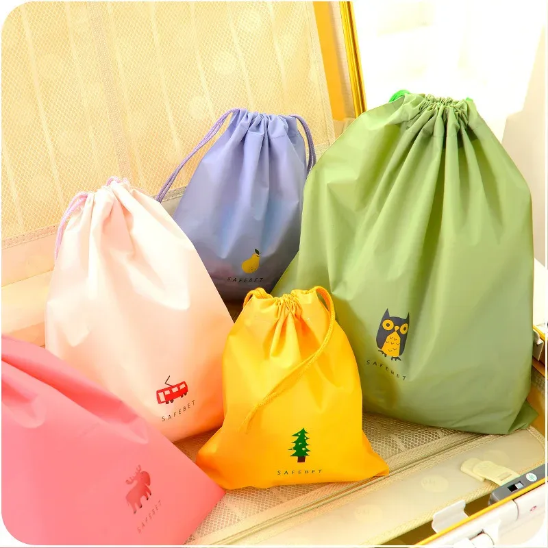 Sac de rangement de poche étanche, sac de rangement de produits ménagers, sac à cordon minimaliste anti-poussière, sac de rangement créatif pour vêtements de voyage