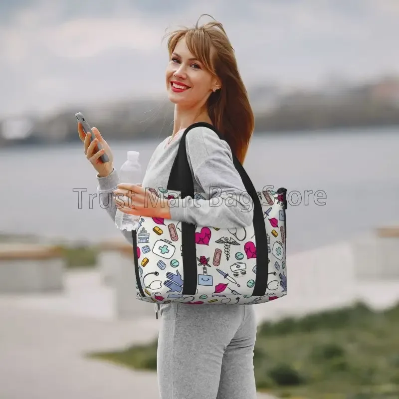 sac de voyage sur le thème médical d'infirmière, fourre-tout pour le sport, la salle de sport, léger et étanche, sacs de nuit pour week-end pour femmes