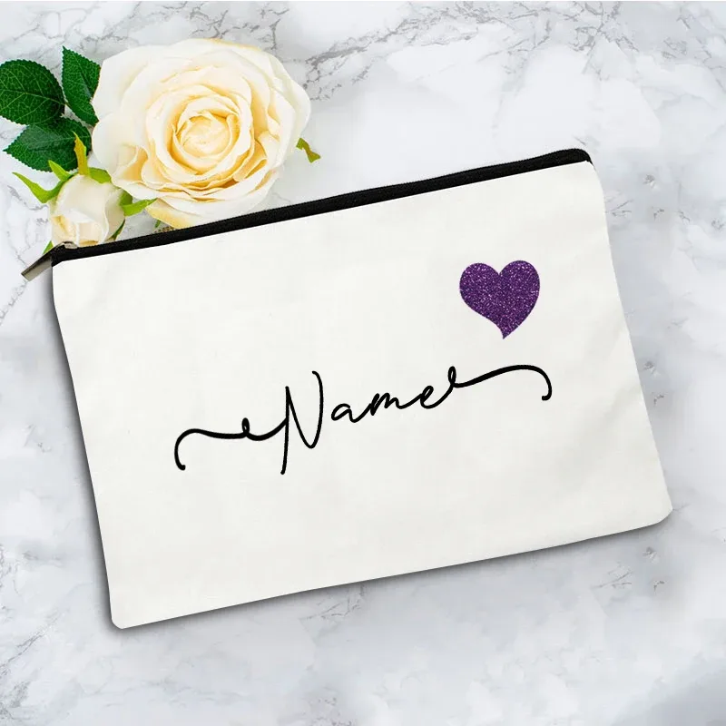 trousse de maquillage personnalisée avec nom en forme de cœur, sac de rangement pour articles de toilette pour femme, trousse à cosmétiques, cadeau de fête pour enseignant