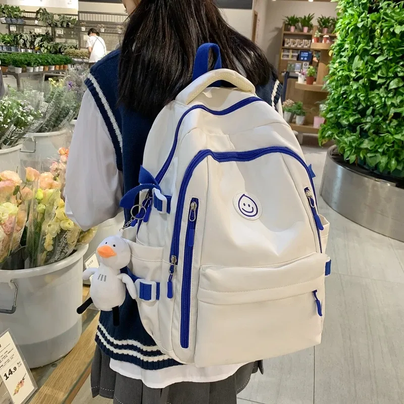 sac dos nylon blanc rouge bleu patchwork bandoulière arquée poche ouverte informatique classement souple voyager école collège